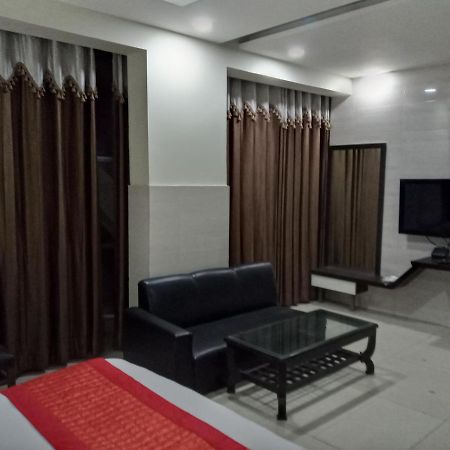 ホテルVivah Residency ニューデリー エクステリア 写真